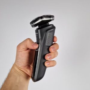 تصویر ماشین اصلاح فیلیپس S5898/35 با طراحی ارگونومیک و قابلیت اصلاح خشک و مرطوب.