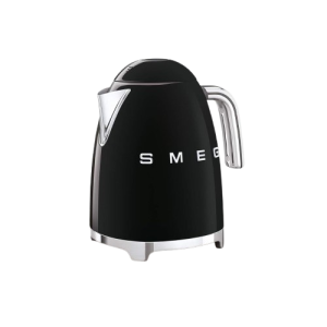 جزئیات کرومی در پس‌زمینه مشکی Smeg