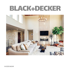 فردی در حال استفاده از ریموت کنترل پنکه