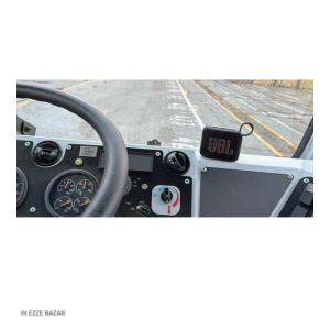 اسپیکر JBL Go 4 متصل به کابل شارژ